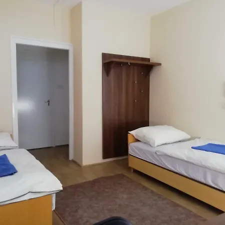 Hostel Indohaz Kishotel *